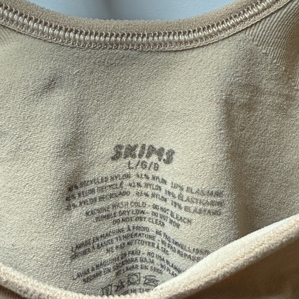 SKIMS Seamless Sculpt Thong Bodysuit - Picture 4 of 4